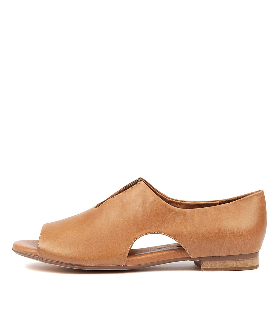 PRETTA TAN LEATHER