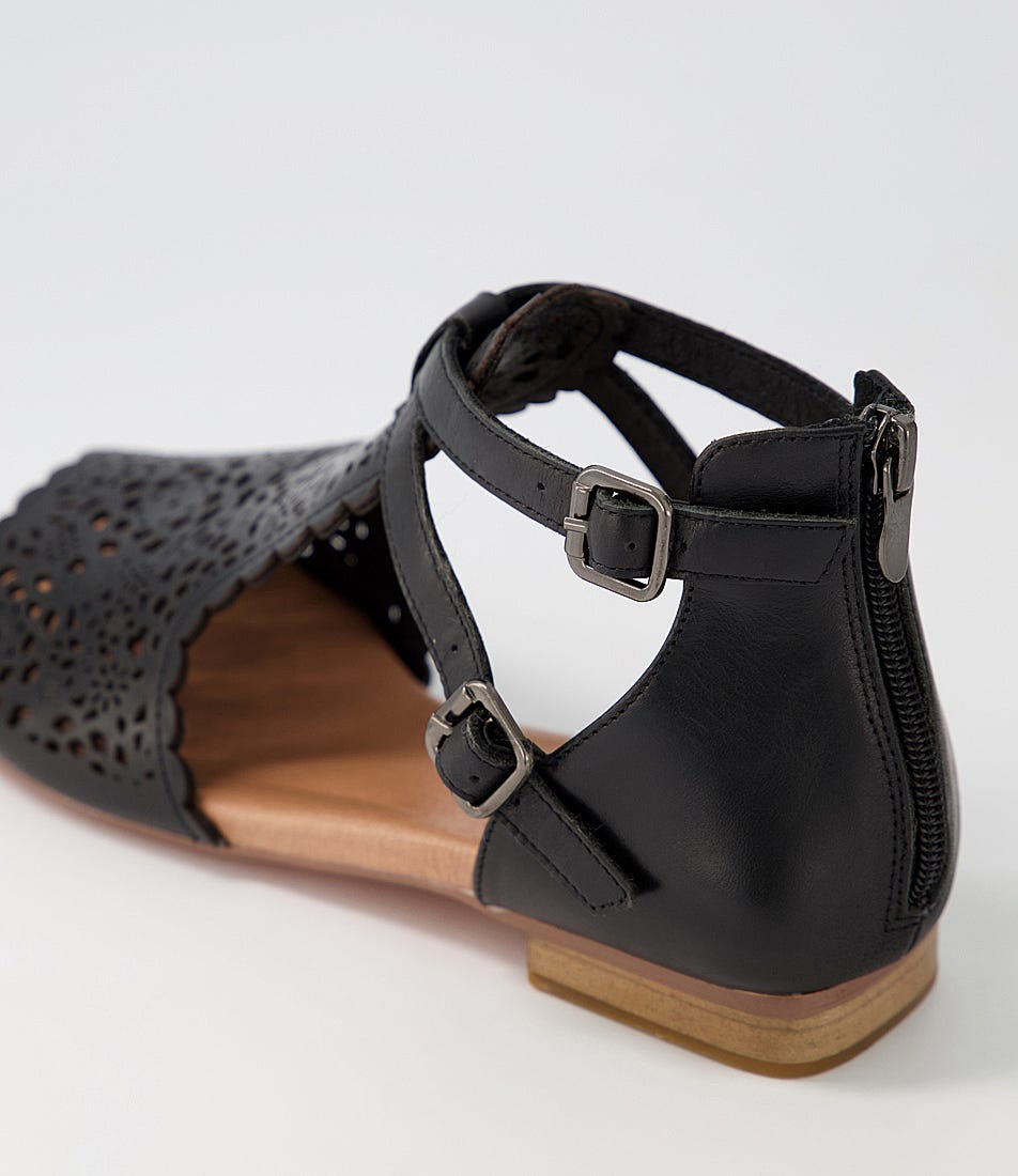 Paedan Black Leather Sandals