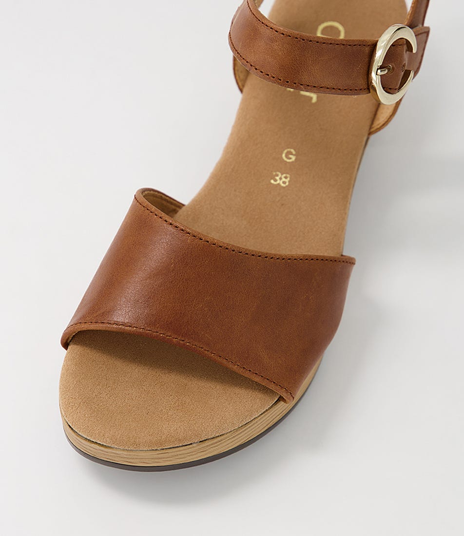 Solche Camel Gold Suede Sandals