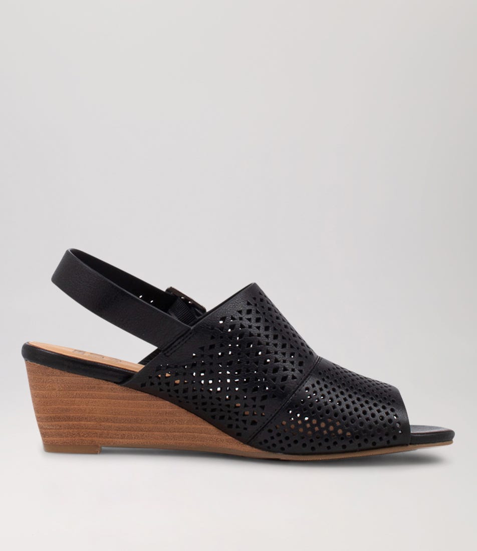Kaele W Black Leather Sandals