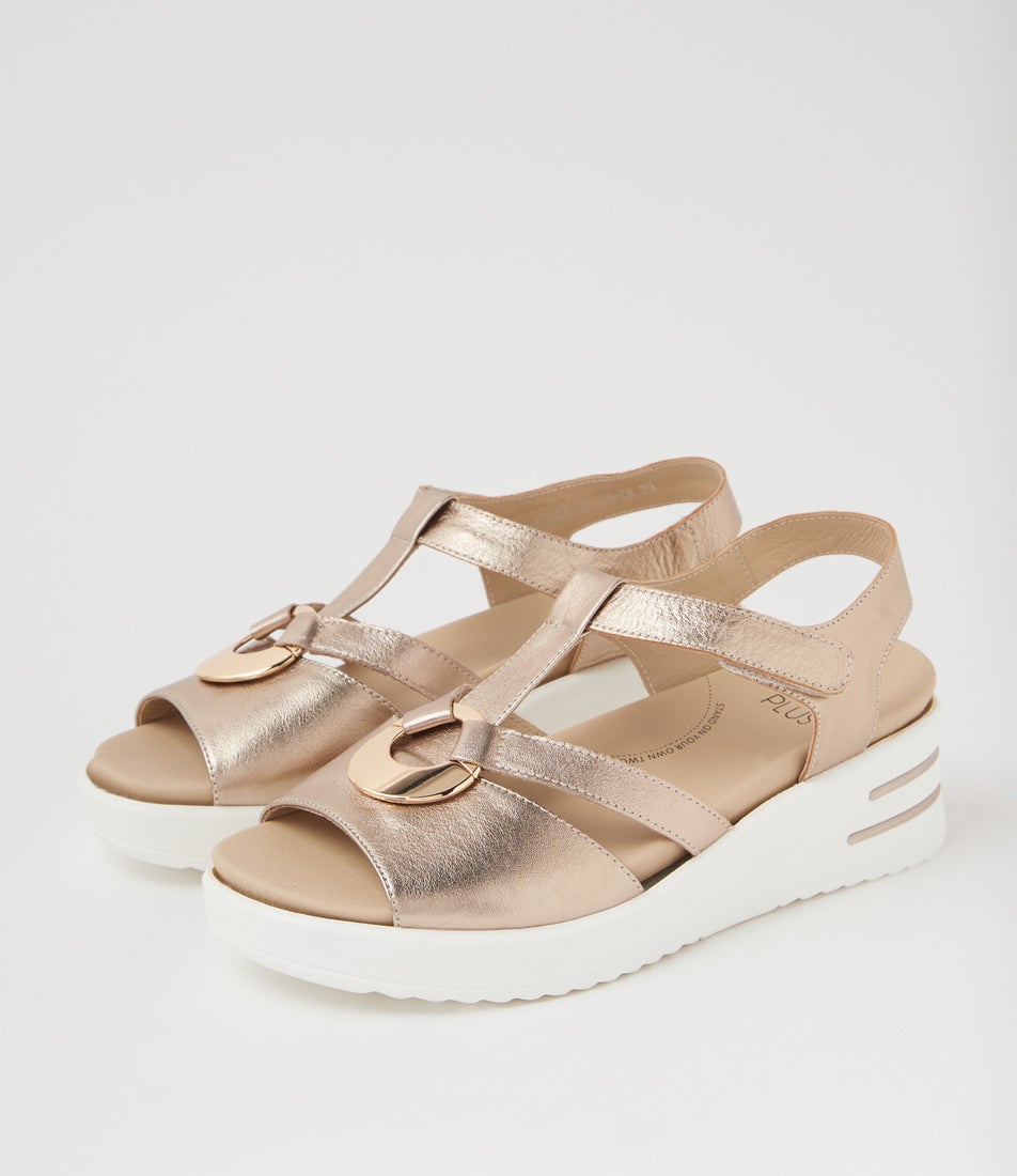 Sharrell Plus Model Sharrell Xw Champagne White Leather Sandals